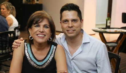  Lucía y Enrique Garza.