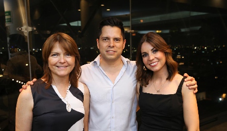  Claudia García, Enrique Garza y Montse Gallegos.