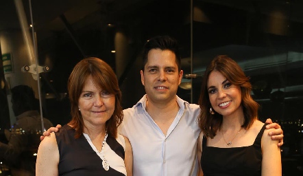 Claudia García, Enrique Garza y Montse Gallegos.
