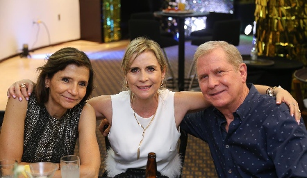  Cristina, Patricia y Gerardo García Siller.