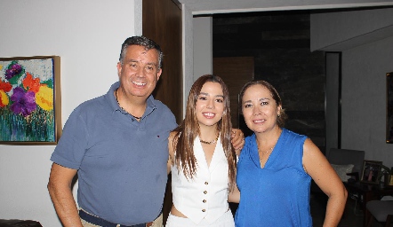  Roberto Michel y Ale Gordoa con su hija Alejandra.