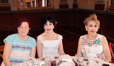  Blanca Romerol, Lucy Stahll y Mari Carmen Morales.