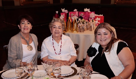  Graciela Martínez, Teresa Martínez y Heidi Ruiz.