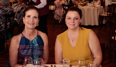  Verónica Balbontin y Claudia Flores.