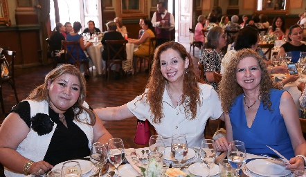  Heidi Ruiz, Giselle Fernández y Cora Elizabeth Sánchez.