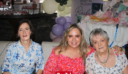  María del Carmen, Ana y Raquel Bárcena.