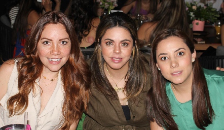  Sabrina Soberón, María José Palomares y Cristina Ramos.