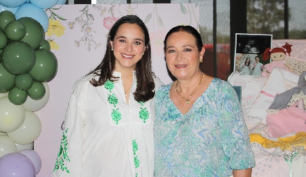  Bárbara Mejía con su mamá Rosa Maza.