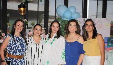 Bárbara con las anfitrionas, Marifer, Pita, Kinkis y Daniela Galán.