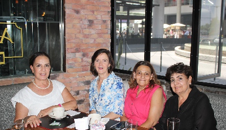  Lourdes Chevaile, Maricarmen Bárcena, Janeth Kasis y Salme Chevaile.