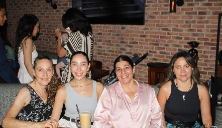  Oliva Martínez, Ana Lu Chevaile, Dalel Kasis y Laura Monjarás.