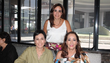  Ana Lucía Álvarez, Cristi Chevaile y Silvia Medrano.