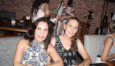  Gabriela Chevaile y Oliva Martínez.