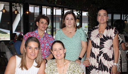  Isabel Guzmán, Claudia Carillo, Carmen García, Mónica Leiva y Verónica Marti.