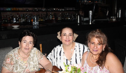  Guadalupe Arredondo, Pita Retes y Nora Martínez.