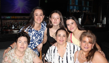  Mary Fer del Castillo, Vale Galán, Sofi Galán, Guadalupe Arredondo, Pita Retes y Nora Martínez.