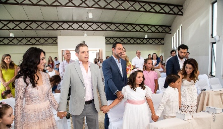  PRIMERA COMUNIÓN DE EMILIA Y JUAN CARLOS FERES.