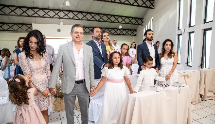  PRIMERA COMUNIÓN DE EMILIA Y JUAN CARLOS FERES.