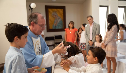 PRIMERA COMUNIÓN DE EMILIA Y JUAN CARLOS FERES.