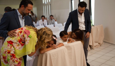  PRIMERA COMUNIÓN DE EMILIA Y JUAN CARLOS FERES.