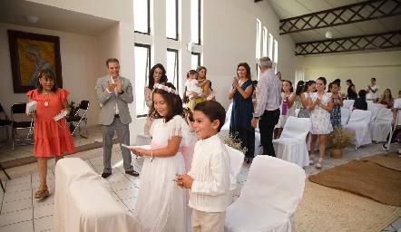  PRIMERA COMUNIÓN DE EMILIA Y JUAN CARLOS FERES.
