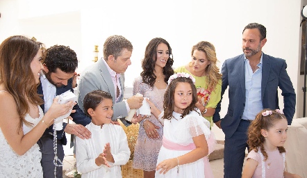  PRIMERA COMUNIÓN DE EMILIA Y JUAN CARLOS FERES.