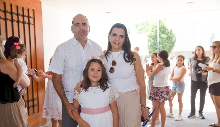  Félix Feres y Mely Mahbub con su sobrina Emilia.