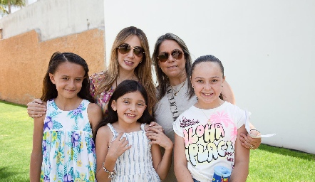  Montse Orozco, Michel Zarur, María Emilia Heinze, Loretta Stevens y Ana Victoria Pedroza.