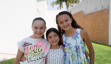  María Emilia Heinze, Loretta Stevens y Ana Victoria Pedroza.