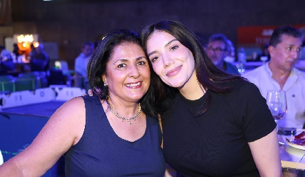  Cinthia Garcín y Alejandra Velázquez.