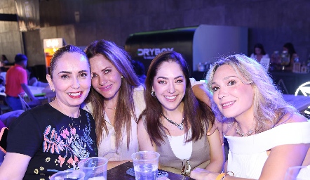  Gina Hernández, Cristi Reyes, María Hernández y Emilia Bundes.