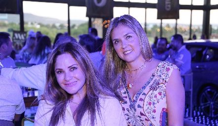  Cristi Reyes y Beatriz Villegas.