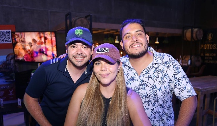  Pablo Galarza, Naomi Guel y Andrés Rodríguez.