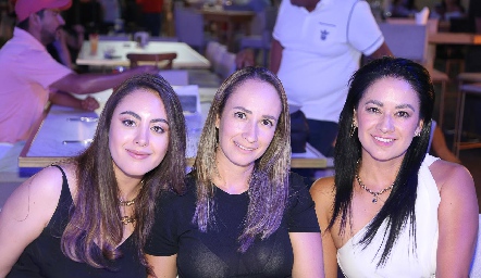  Paulina Gómez, Ileana Araiza y Lizette.