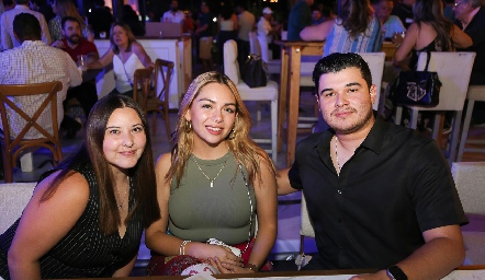  Ada Salinas, Ailni Sánchez y Carlos Díaz.