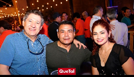 Armando Aguirre, Ricardo Fuentes y Mayra Reyes.
