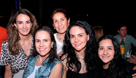  Luisa María Martínez, Tania Zavala, Regina Boelsterly, Mónica Vela y Regina Buendía.