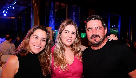  Montserrat Ortiz, Luli Robles y Francisco Lastras.