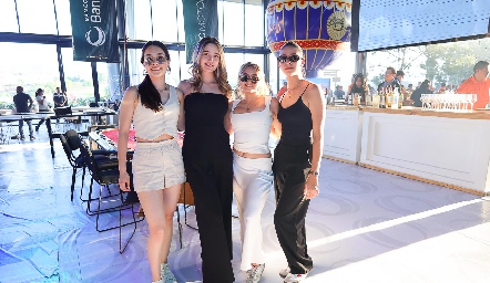  Camila Garza, Marina Herrera, Nicole y Marijó Cantú.