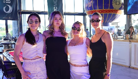  Camila Garza, Marina Herrera, Nicole y Marijo Cantú.