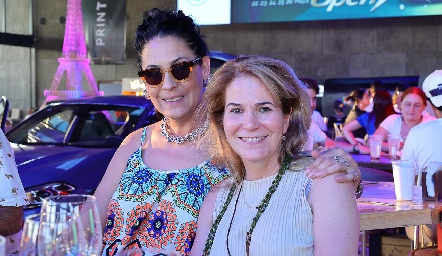   Ana Luisa Lujambio y Marisa Romero.