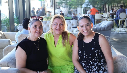  Alejandra Velázquez, Mildret del Valle y Bere de Conde.