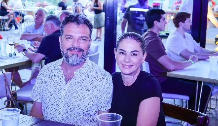  Erik Alonso y Mónica.