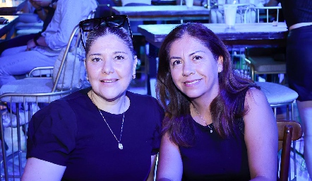  Alejandra Velázquez y Roxana Salazar.