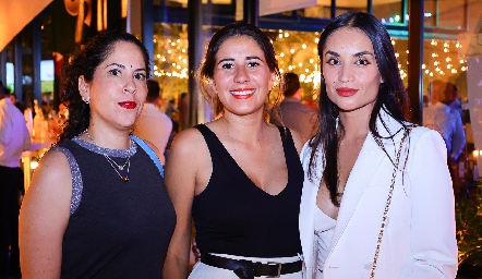  Pau Torres, Luz Alonso y Cristina Candelaria.