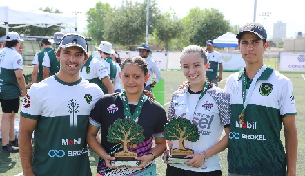  Daniel Carreras, Vero Venegas, Andrea y Mauricio Galván.