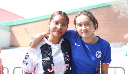  Danna García y Teresa González.