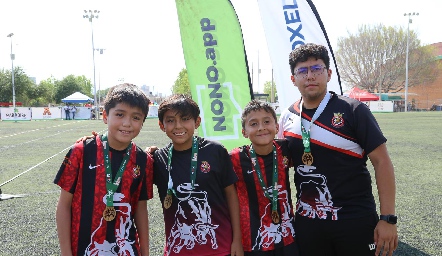  Víctor, Fernando, Julio y Gabriel.