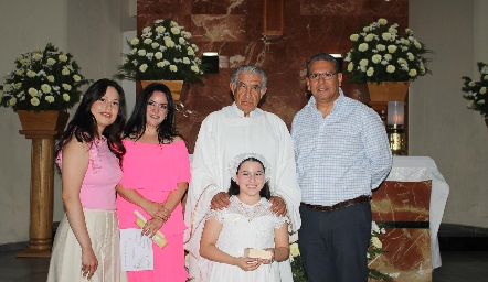  Mariana Cepeda, María de Lourdes, Padre Carlos Medina, Lourdes Cepeda y Arturo Cepeda.
