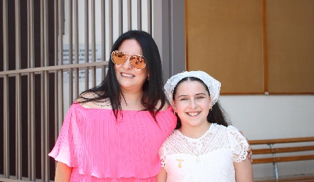  Ma de Lourdes y Lourdes.